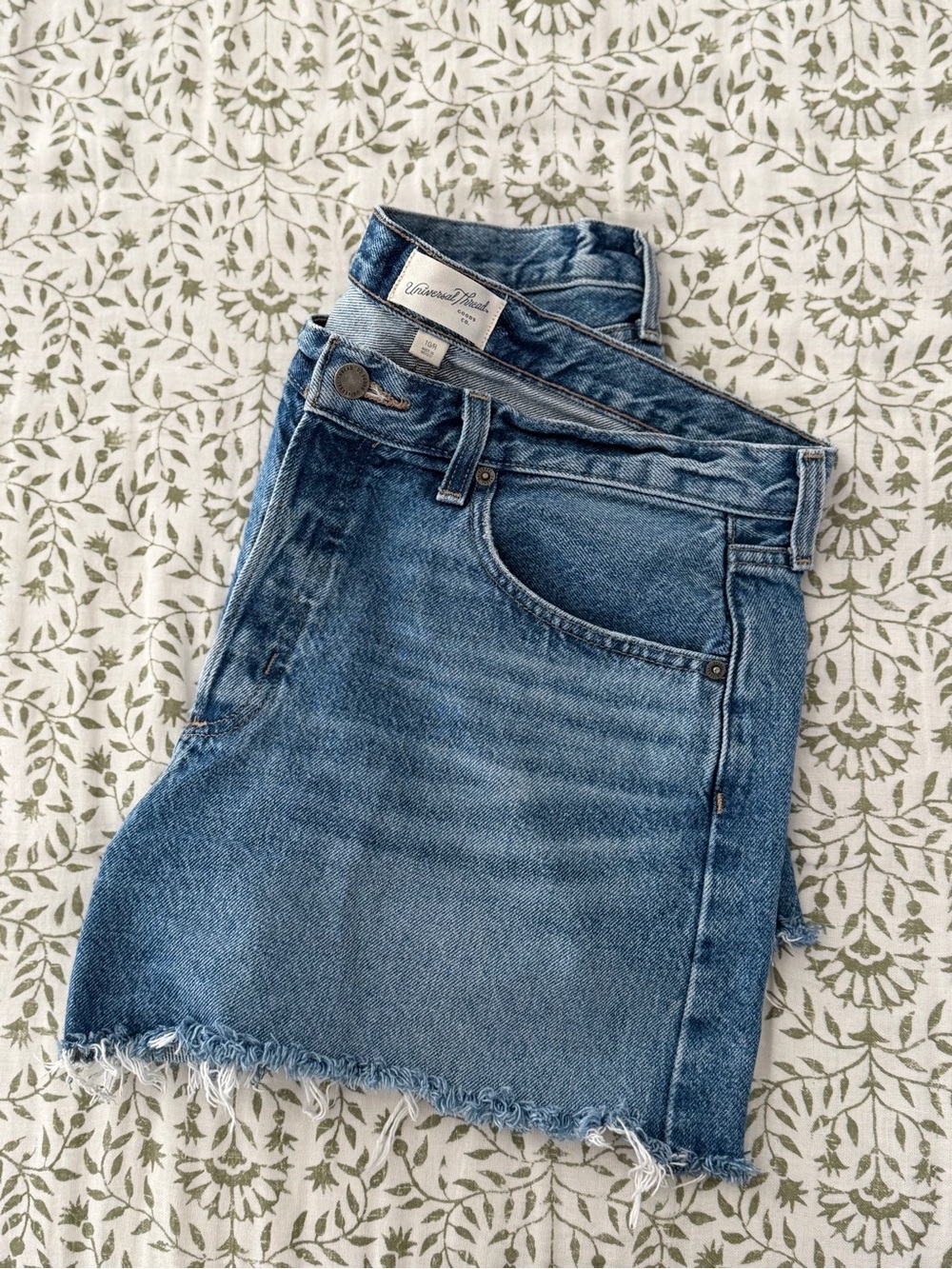 Universal Thread Mid Rise 90s Baggy Denim Shorts Size 10 Raw Hem - Picture 6 of 6
